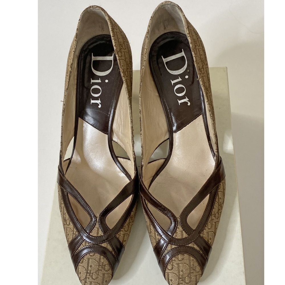 Vintage logo Dior pumps Marron Fonce with 2.5 inch heels gently used